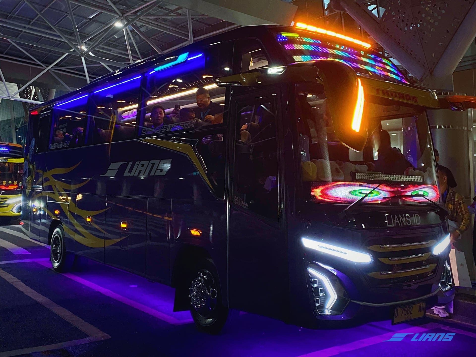 Bus Pariwisata (35 Seat)