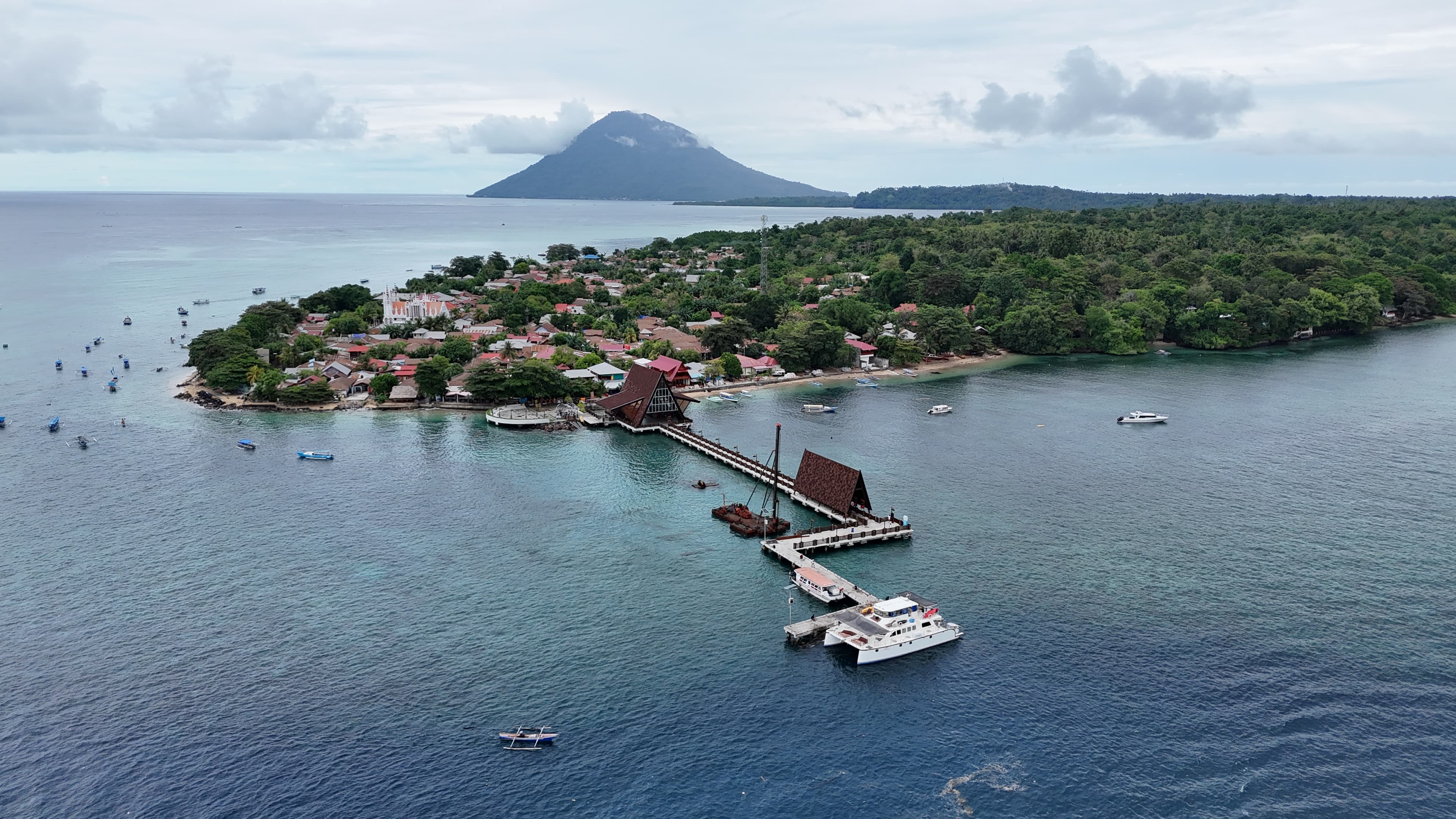 Pemandangan udara Pulau Bunaken